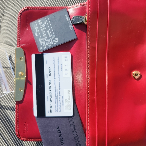 Prada Red Leather Wallet With Ribbon Motif COA Included. - Picture 13 of 13